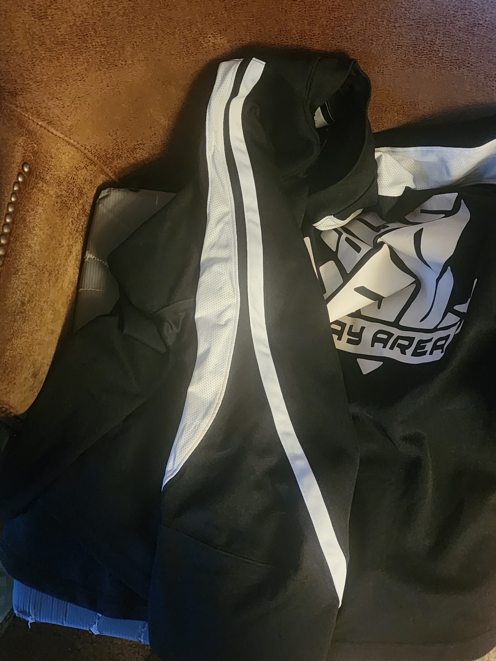 Reebok Black & White Graphic Crew Athletic Top - Picture 2 of 7